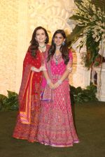 Nita Ambani, Isha Ambani at Mukesh Ambani_s house for Ganpati celebration on 2nd Sept 2019 (30)_5d6f6a619b9a8.jpg