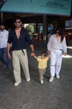 Addite Malik, Mohit Malik along with their child at the aiport on 20th May 2023 (1)_646dabb9a674b.jpg