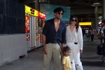 Addite Malik, Mohit Malik along with their child at the aiport on 20th May 2023 (28)_646dac705b7d2.jpg