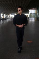 Anil Kapoor dressed in black with shades at the airport on 19th May 2023 (5)_646da9346b77d.jpg