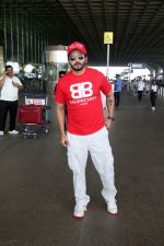 Dheeraj Dhoopar wearing VLTN Cap Balenciaga Paris T-Shirt White Pants and Shoes with red sole on 24 May 2023 (2)_646e4321a6c6a.jpg