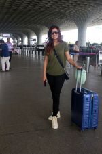 Divya Agarwal in Shades wearing Olive T-Shirt Black Pant Shouldering Straw Bag on 24 May 2023 (4)_646e474e4f9e0.jpg