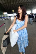 Janhvi Kapoor at Airport on 22nd May 2023 (14)_646de5d846f94.jpg