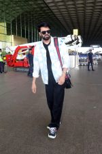 Manish Paul at the airport on 19th May 2023 (4)_646da554784af.jpg