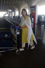 Niharica Raizada at Airport on 22nd May 2023 (18)_646de42616433.jpg