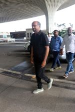 Rajinikanth at Airport on 19th May 2023 (12)_646da86b1ed74.jpg