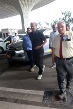 Rajinikanth at Airport on 19th May 2023 (9)_646da85115d67.jpg