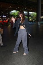 Rhea Chakraborty at Airport on 23rd May 2023 (3)_646deba2bdb42.jpg