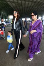 Shilpa Shetty Kundra with daughter Samisha and mom Sunanda Shetty on 24 May 2023 (4)_646e455fce3fd.jpg