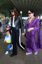 Shilpa Shetty Kundra with daughter Samisha and mom Sunanda Shetty on 24 May 2023 (7)_646e456f867c6.jpg