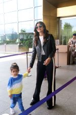 Shilpa Shetty Kundra with daughter Samisha on 24 May 2023 (19)_646e458a4dcdb.jpg