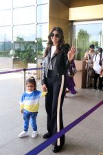 Shilpa Shetty Kundra with daughter Samisha on 24 May 2023 (22)_646e459721674.jpg