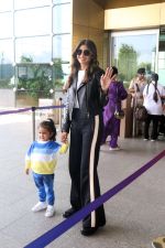 Shilpa Shetty Kundra with daughter Samisha on 24 May 2023 (23)_646e45baabe45.jpg