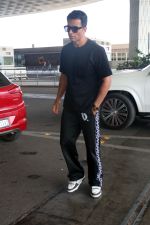 Sonu Sood at Airport on 20th May 2023 (11)_646ddafcbe70b.jpg