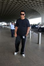 Sonu Sood at Airport on 20th May 2023 (14)_646ddb2653d71.jpg