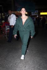 Tamanna Bhatia in green at Airport on 23 May 2023 (11)_646ded36c480f.jpg
