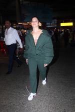Tamanna Bhatia in green at Airport on 23 May 2023 (12)_646ded3ea9cc3.jpg