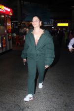 Tamanna Bhatia in green at Airport on 23 May 2023 (14)_646ded5791387.jpg