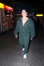 Tamanna Bhatia in green at Airport on 23 May 2023 (15)_646ded657fabd.jpg