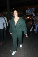 Tamanna Bhatia in green at Airport on 23 May 2023 (23)_646dedd07e663.jpg