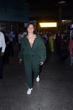 Tamanna Bhatia in green at Airport on 23 May 2023 (26)_646dedf0d02be.jpg