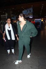 Tamanna Bhatia in green at Airport on 23 May 2023 (4)_646deced21161.jpg