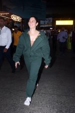 Tamanna Bhatia in green at Airport on 23 May 2023 (7)_646ded1152aa5.jpg