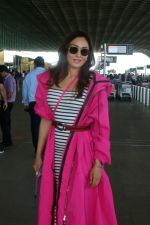 Khushali Kumar wearing a stylish pink coat and sunglasses in a pair of purple high top sneakers (4)_646f31d0ed533.jpg