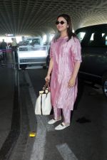 Parineeti Chopra wearing a bright pink dress white shoes sunglasses Burberry Horseferry Print Canvas leather handbag (4)_646f6d32a4686.jpg