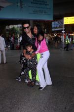 Krushna Abhishek and Kashmera Shah with children Rayaan and Krishaang (4)_6470333201cb6.jpg