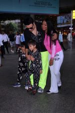 Krushna Abhishek and Kashmera Shah with children Rayaan and Krishaang (8)_6470333a4e370.jpg