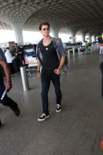 Hrithik Roshan in black teas unbuttoned shirt dark blue jeans and Converse Cons One Star Pro OX Shoes (15)_647205c70abc1.jpg
