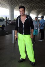 Krushna Abhishek in a black laced coat and fluorescent green pants and black sneakers (17)_64718db4e9fed.jpg