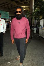 Dhanush wearing pink hoodie and sweat pant (1)_647444af3a97f.jpg