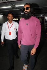 Dhanush wearing pink hoodie and sweat pant (6)_64744487a4f54.jpg