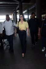 Sunny Leone is dressed in a yellow shirt blue jeans sunglasses and black high heels (3)_64742328892a4.jpg