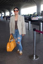 Gauahar Khan holding Villette Tote Bag wearing Gazelle Gucci Mesa White Red shoes, Balmain distressed effect finish jeans, overcoat and sunglasses (11)_6475d3e99691f.jpg