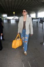 Gauahar Khan holding Villette Tote Bag wearing Gazelle Gucci Mesa White Red shoes, Balmain distressed effect finish jeans, overcoat and sunglasses (15)_6475d3be1471c.jpg