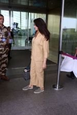 Janhvi Kapoor holding Tas Goyard Saint Louis PM Tote handbag wearing light brown shirt and wide pants and Meya light green genuine suede leather loafer shoes (11)_6475d03665f08.jpg