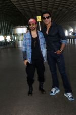 Sonu Sood with Gautam Gulati wearing all jeans, dark glasses and sneakers (13)_6475d8bb47495.jpg
