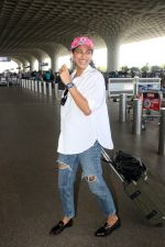 Kubbra Sait in white shirt jeans pant, pink cap wearing Aldo Valenaclya chain loafers in black patent (2)_64786fffbbbe3.jpg