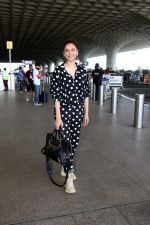 Aditi Rao Hydari holding black leather Balenciaga handbag wearing Polka Dots Richie Freeman outfit and Gucci Leather sneakers (8)_64797f8d3b087.jpg