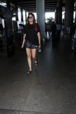 Mahira Sharma dressed in black top and shorts wearing Jordan Nike Slipper (2)_6479964c0f3b9.jpg