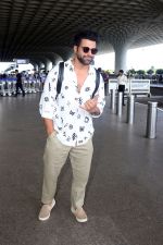 Rithvik Dhanjani wearing sunglasses white shirt khaki pant  (8)_647ac8871987c.jpg