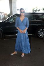 Kriti Sanon dressed in all blue gown and sandles (11)_647f36488774b.jpg