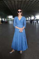 Kriti Sanon dressed in all blue gown and sandles (20)_647f368759dc9.jpg