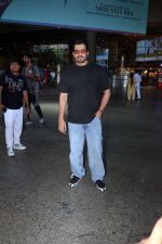 Sunny Singh dressed in jeans pant and slate colored t-shirt (2)_6480346da1d93.jpg