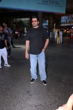 Sunny Singh dressed in jeans pant and slate colored t-shirt (3)_648034714755b.jpg