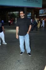 Sunny Singh dressed in jeans pant and slate colored t-shirt (4)_64803473ca2ac.jpg