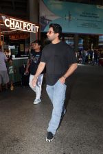 Sunny Singh dressed in jeans pant and slate colored t-shirt (8)_6480347cb5f5b.jpg